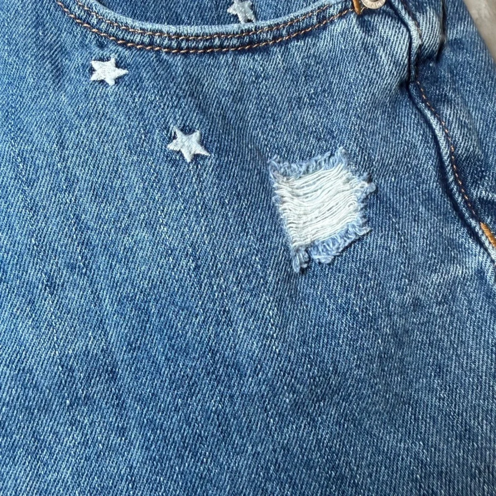 Old Navy Womens Size 8 Boyfriend Denim Cutoff Shorts Blue Distressed Raw Hem